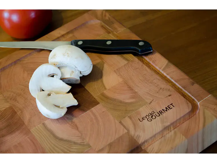 Tabla de Cocina. Madera de Lenga. Fin de Grano. 34 x 34 cm. 2