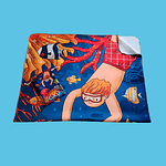 Toalla viajera • Niño explorando el mar