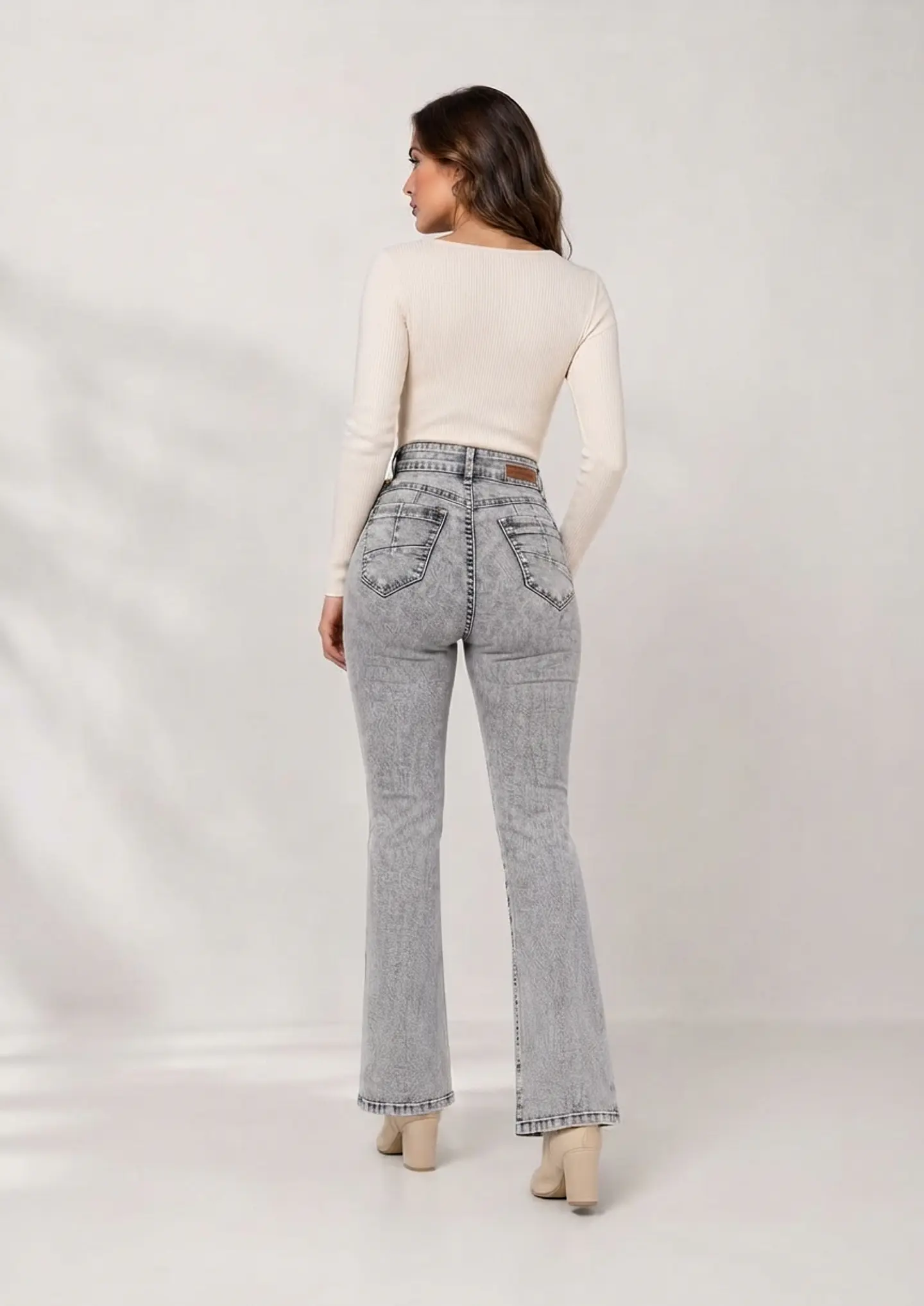 Jeans Flare Mujer Tiro Alto Gris Nevado 2