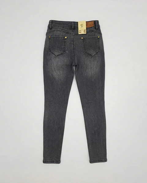 Jeans Flare Pitillo Elasticado Gris Grafito Focalizado con Rotos