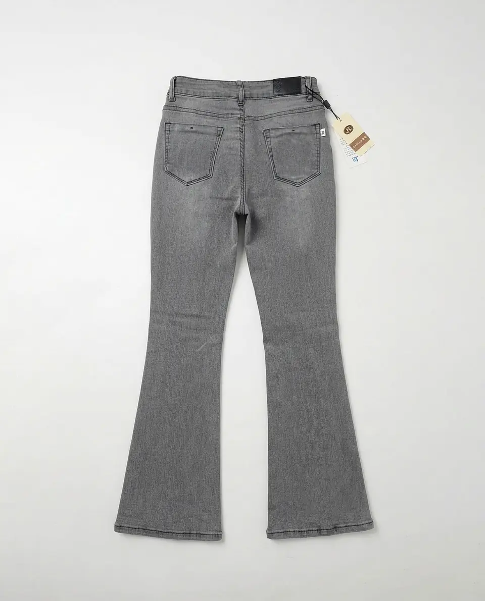 Jeans Flare Acampanado Elasticado Gris Focalizado con Rotos 2