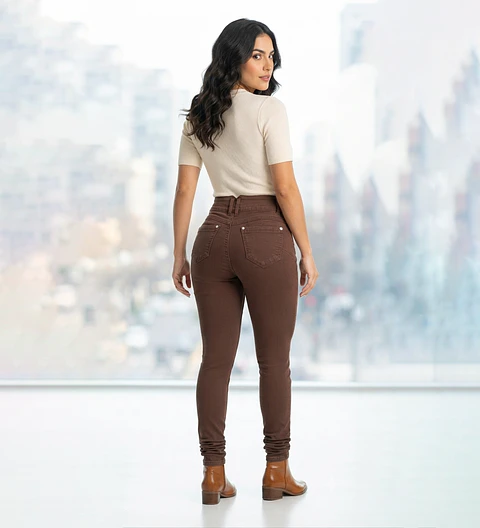 Jeans Skinny Elasticado Tiro Alto Chocolate Pretina Corazon