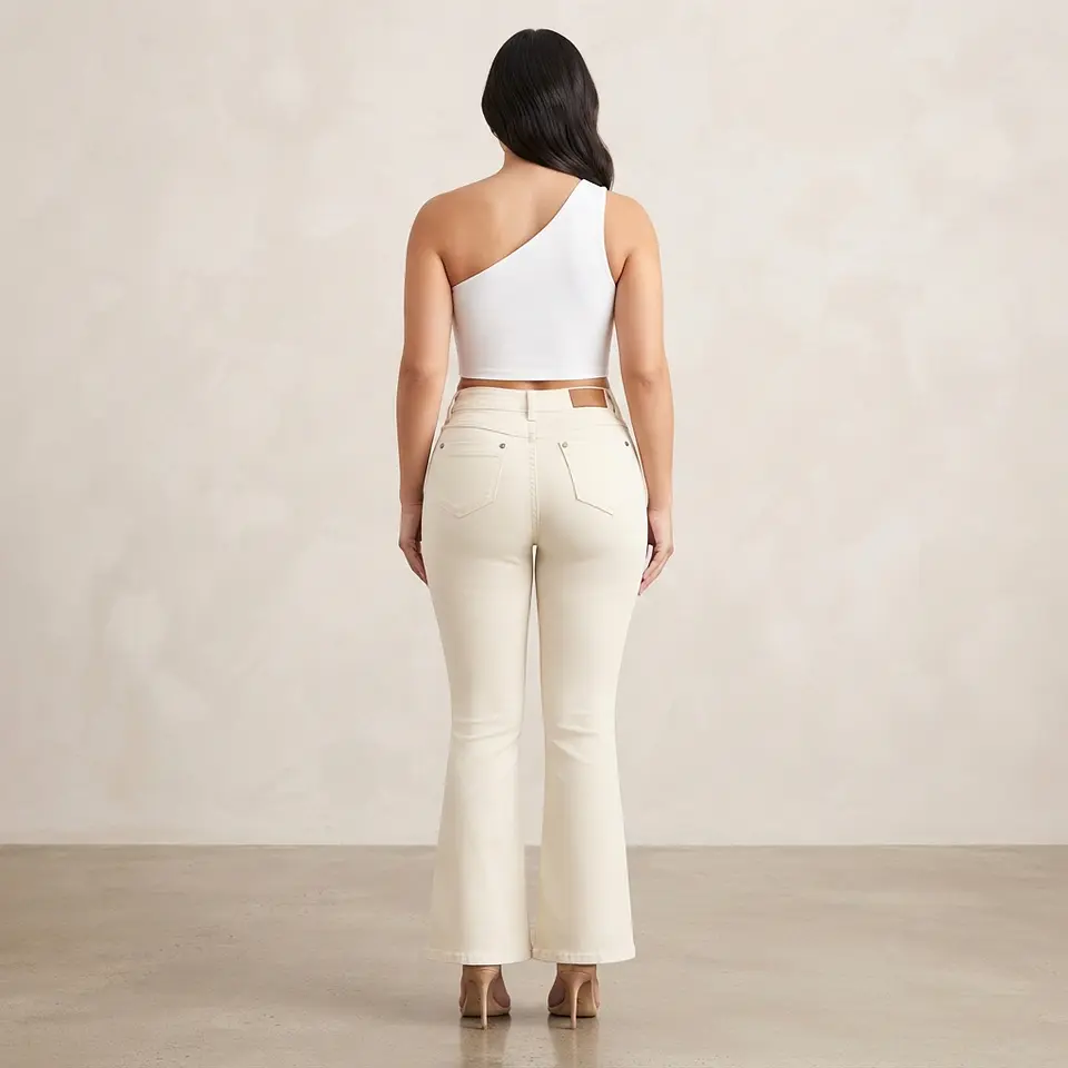 Flare Tiro Alto Blanco Crema Elasticado con Push-Up Linea Frontal 2