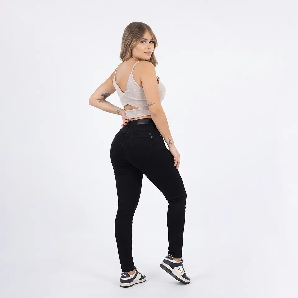 Pitillo Negro Tiro Alto Elasticado con Push Up 2