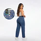 Mom Jean Azul Clásico Lavado Tiro Alto y Push-Up 3 Botones Traseros - Miniatura 2