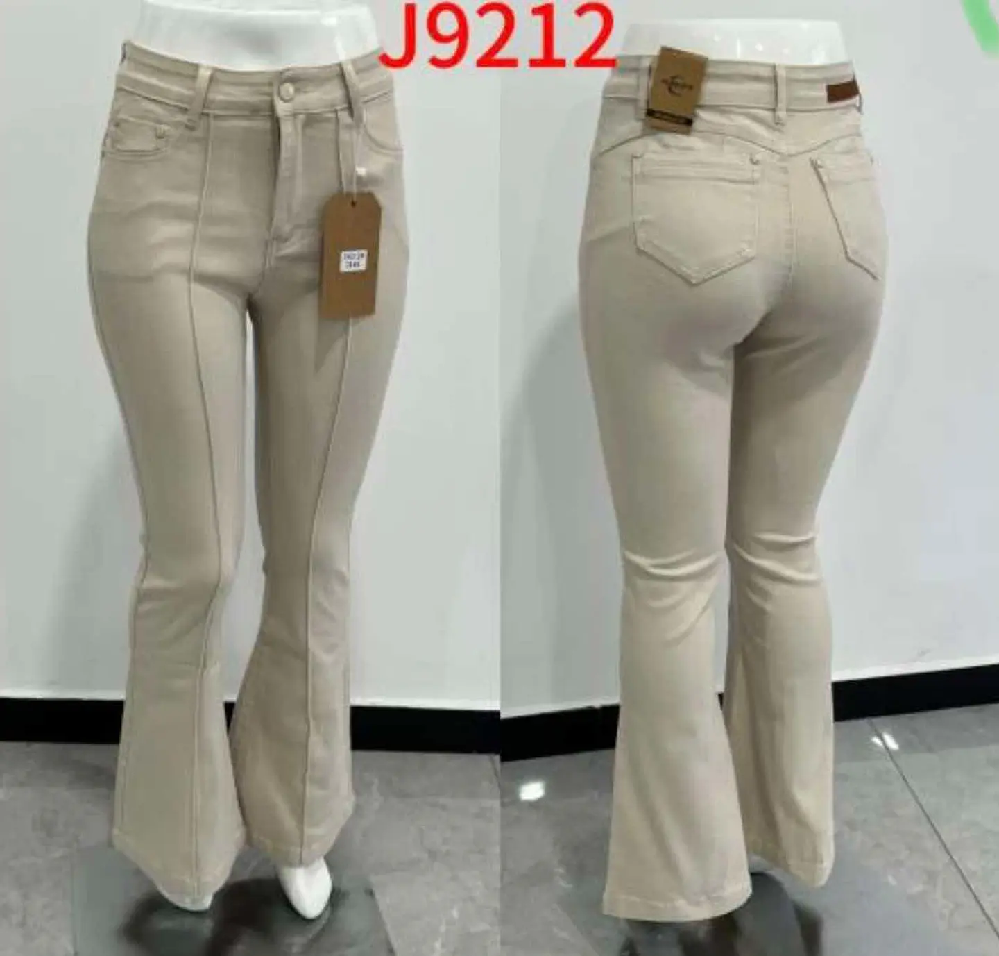 Flare Tiro Alto Blanco Crema Elasticado con Push-Up Linea Frontal 3