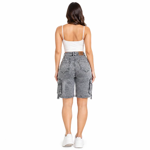 J1513 | Short Bermuda Cargo de Mezclilla Gris Nevado con Push-Up