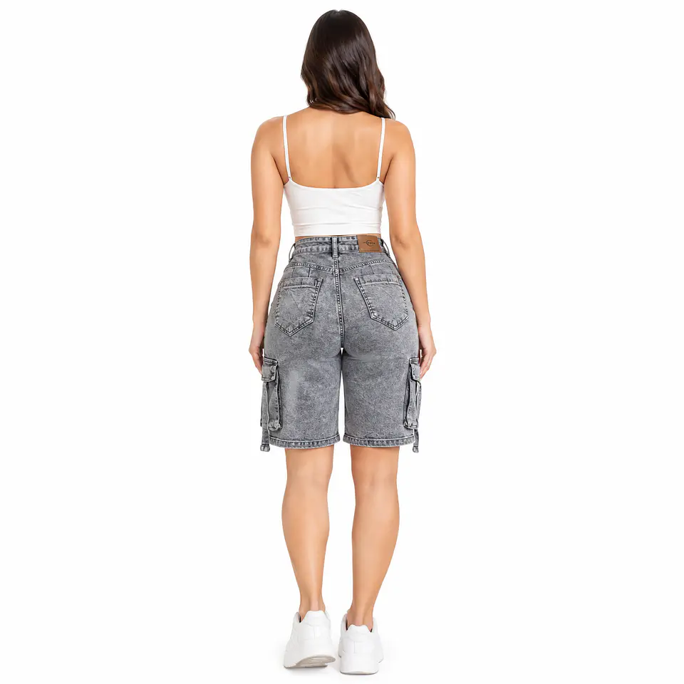 J1513 | Short Bermuda Cargo de Mezclilla Gris Nevado con Push-Up 2