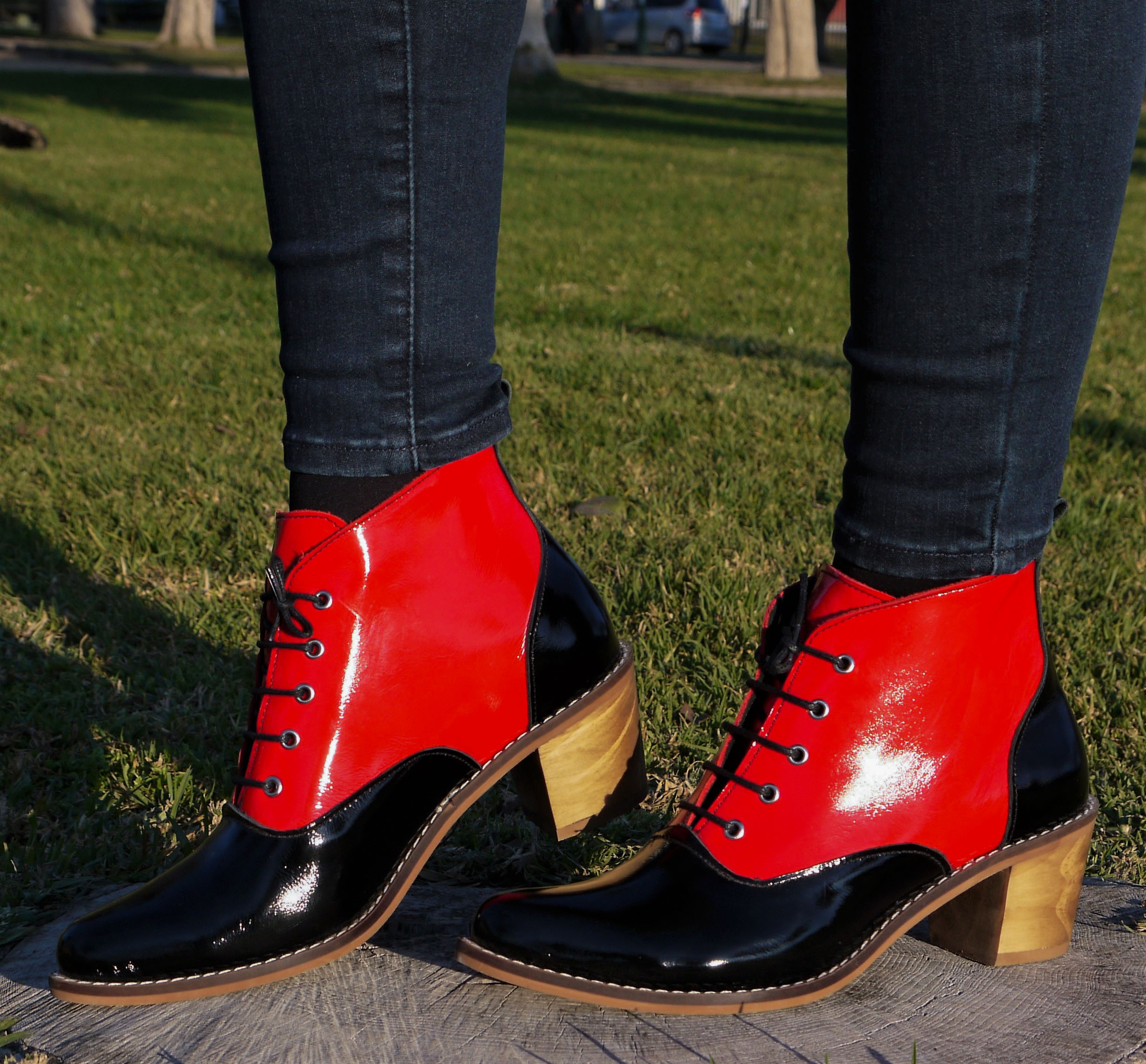 Botín Cordón Negro Rojo