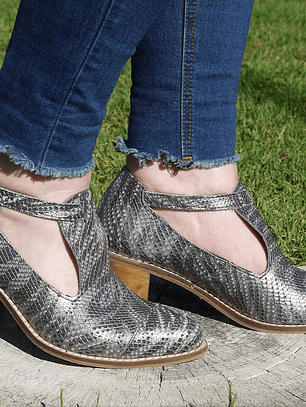 Zapato Correa Plateado Cebra