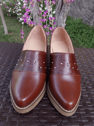 Zapato Tachas Café