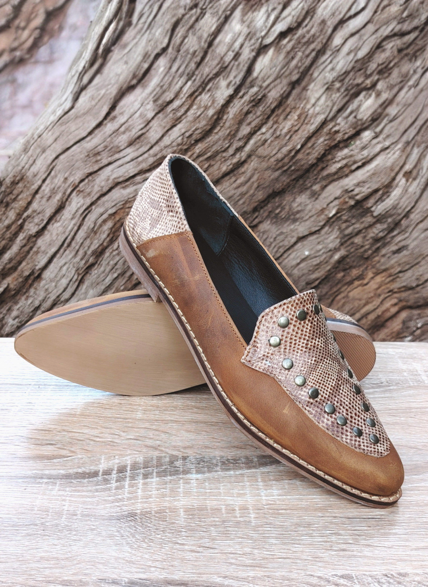 Mocasin Tachas Cafe