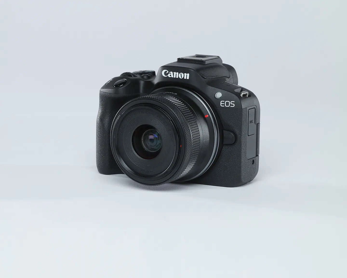 Cámara Canon EOS R50 Mirrorless 18-45mm Color Negro - KIT 8