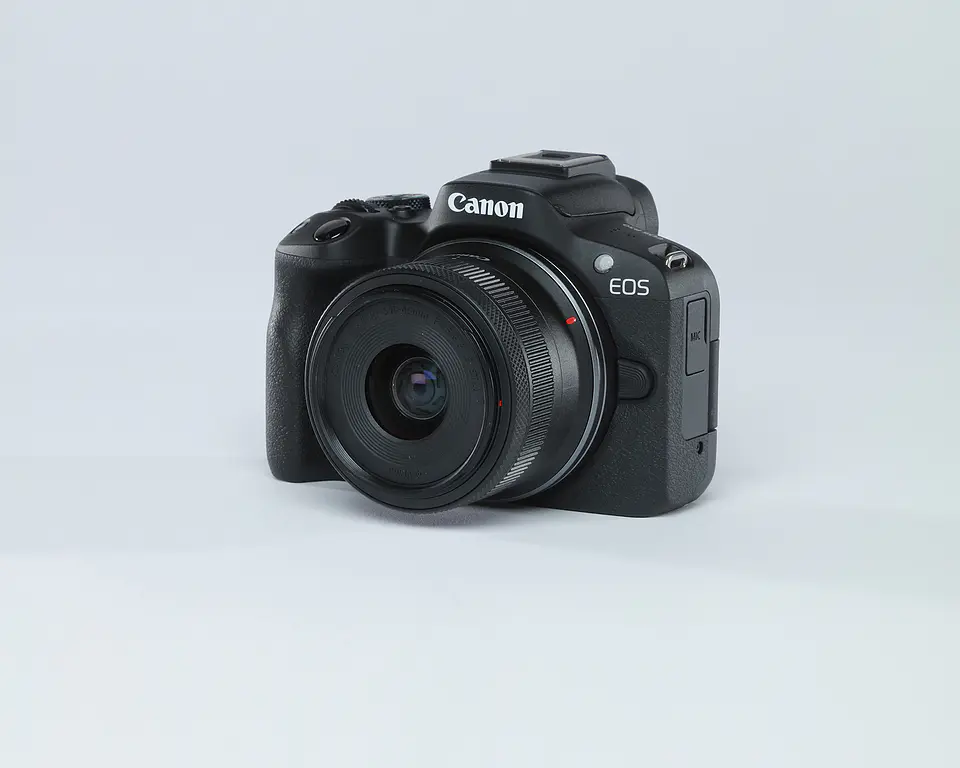 Cámara Canon EOS R50 Mirrorless 18-45mm Color Negro - KIT 8