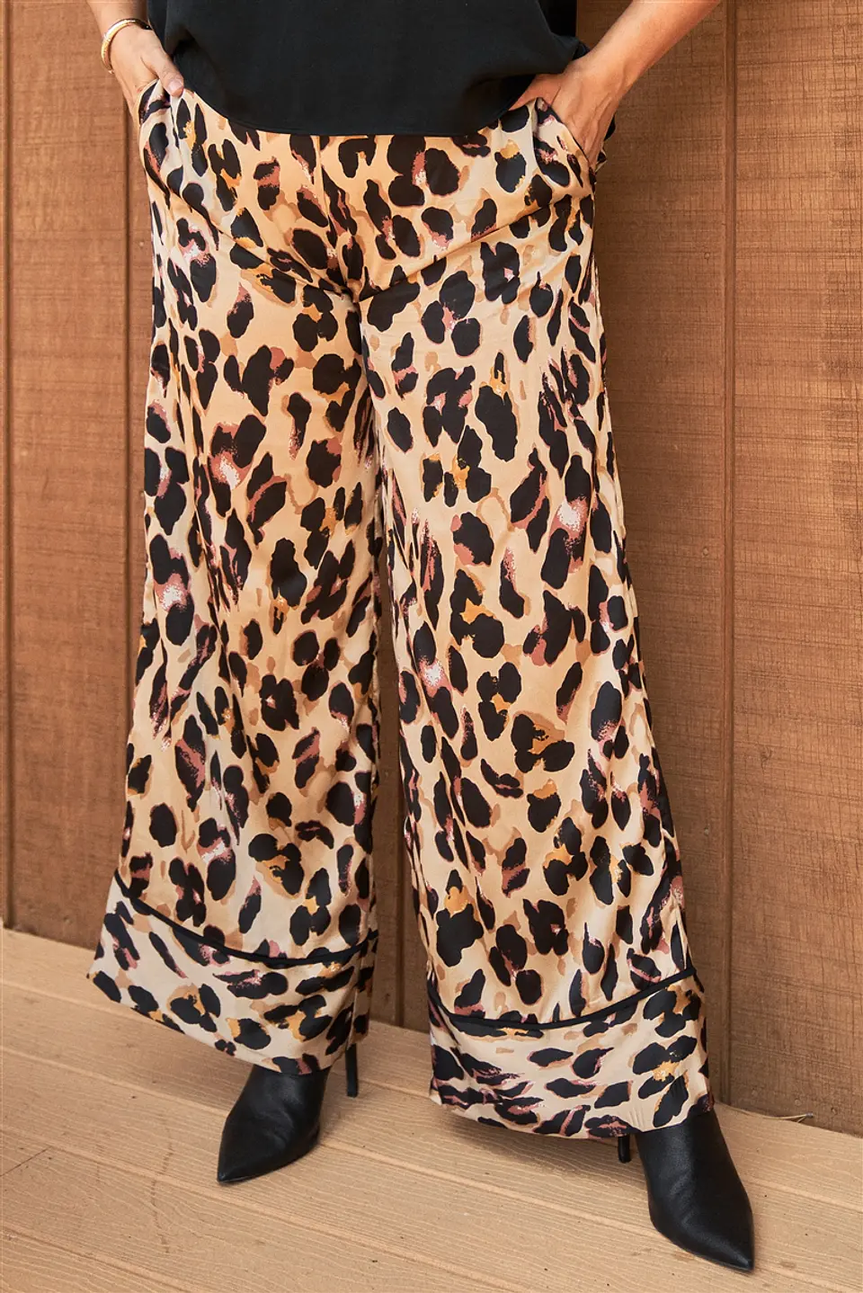 Pantalón PJ061 palazo animal print semibrillante  2