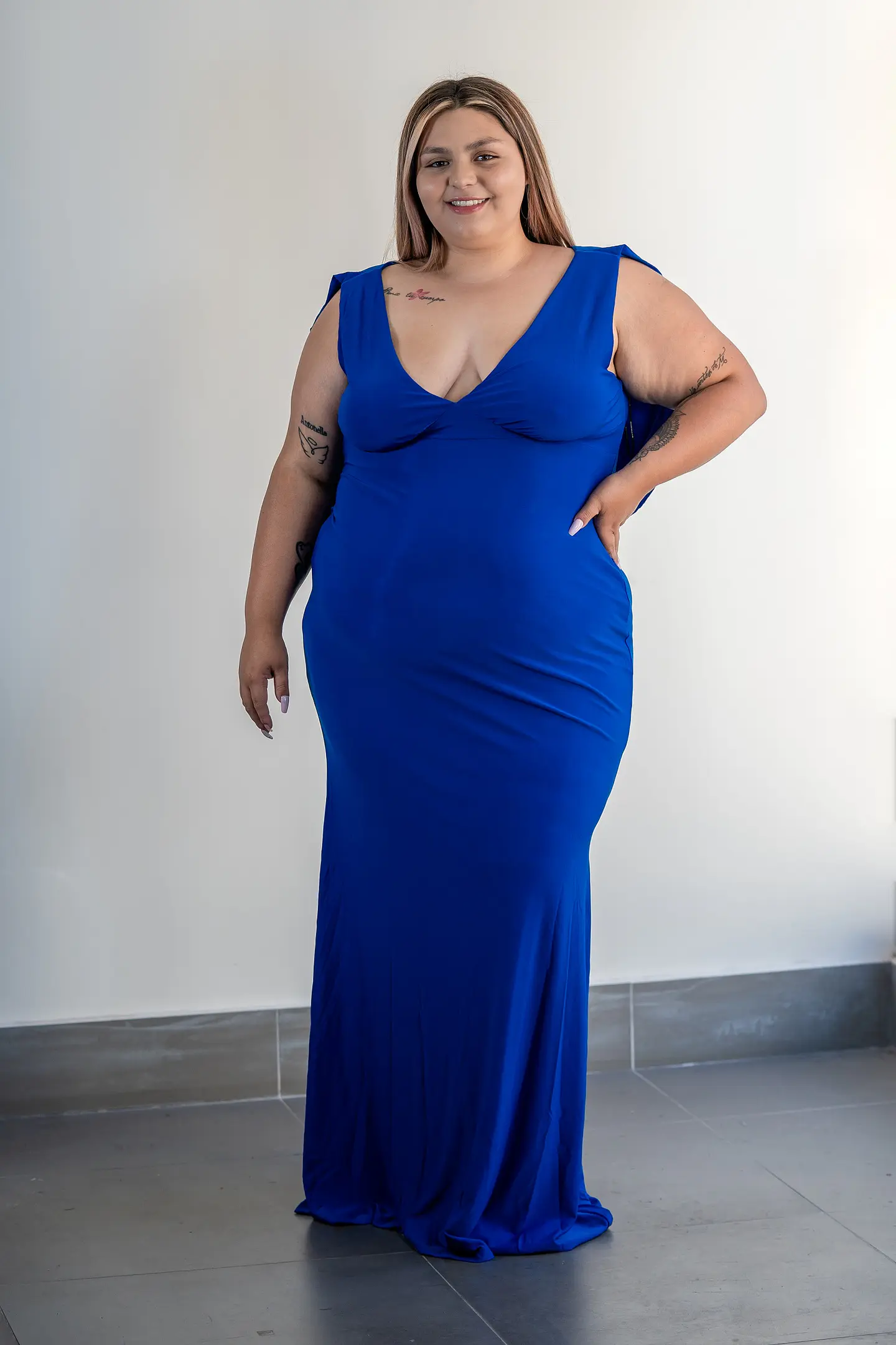 Vestido PV203 largo con cuello V y espalda drapeada 2