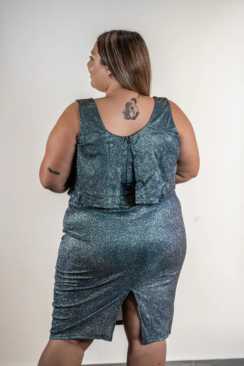 Vestido PV201 sin mangas de tela brillante 4