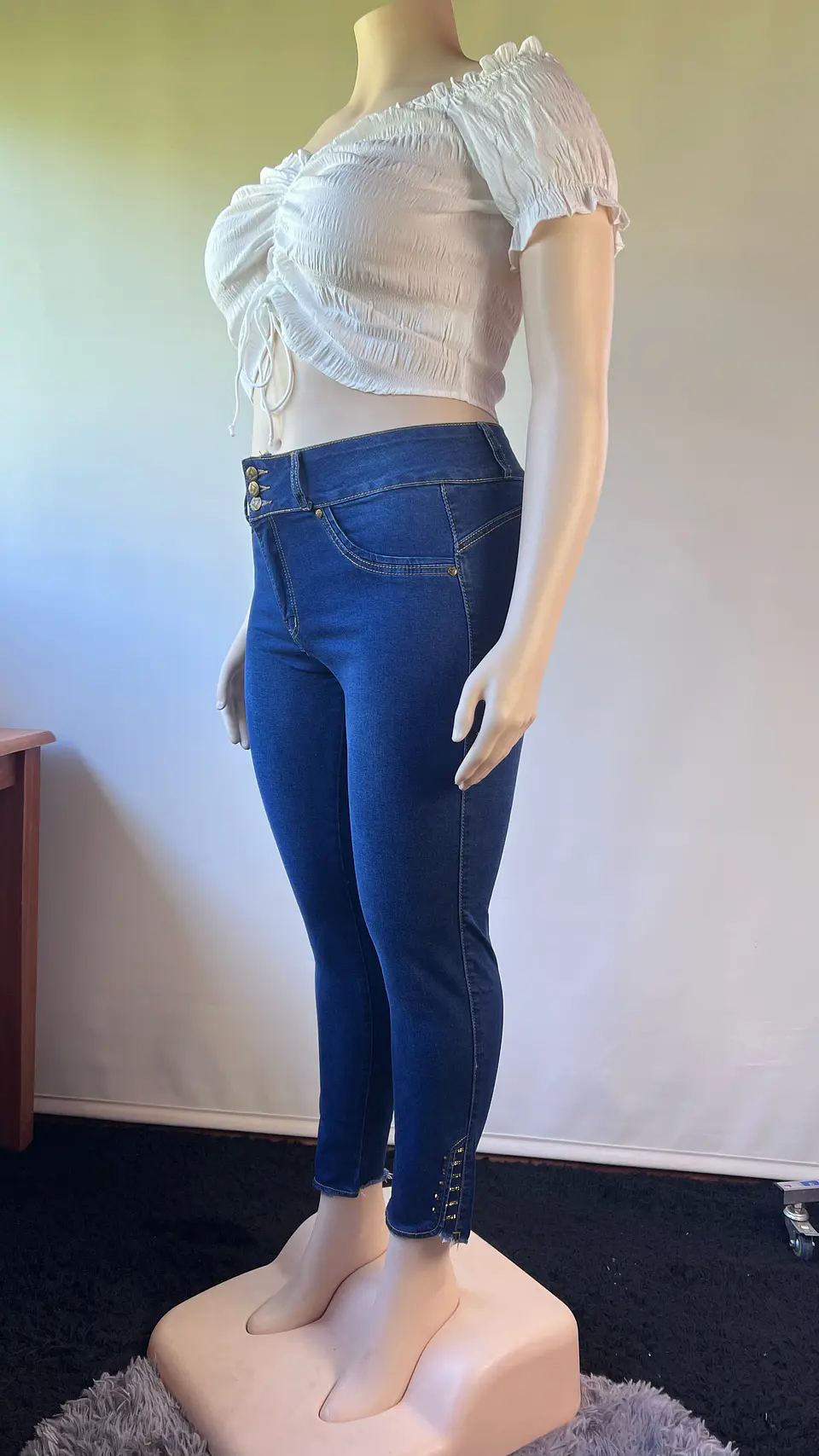 Jeans JE029 tachas en bota 3