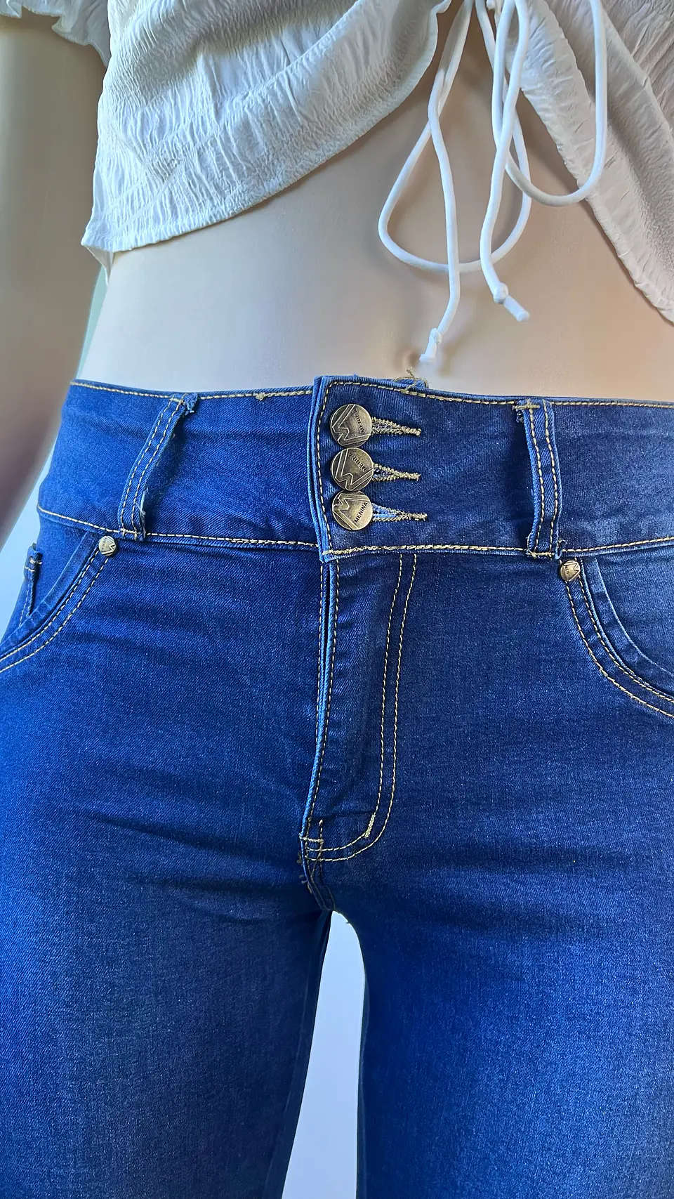 Jeans JE029 tachas en bota 4