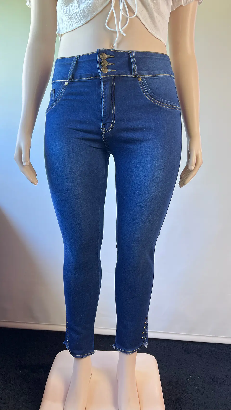 Jeans JE029 tachas en bota 2