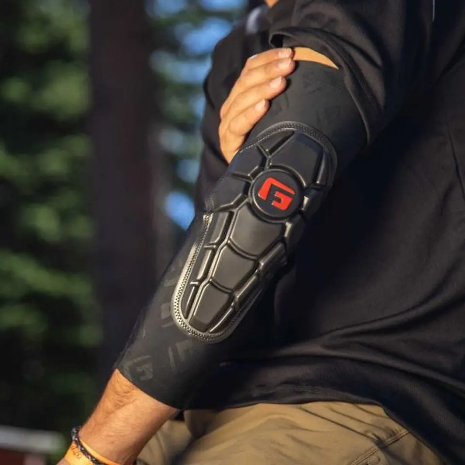 G-FORM ELBOW PRO-X3 2
