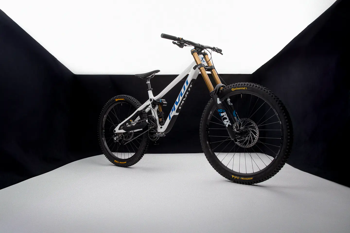 PHOENIX PRO GX White Cobalt Blue 1
