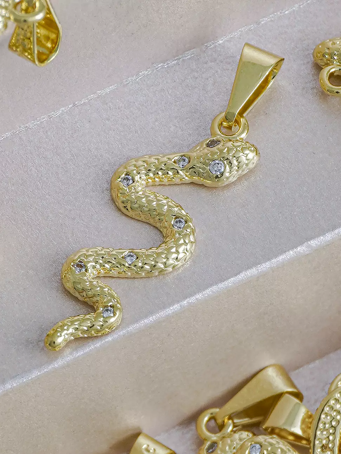 Dije Serpiente Cristal 2