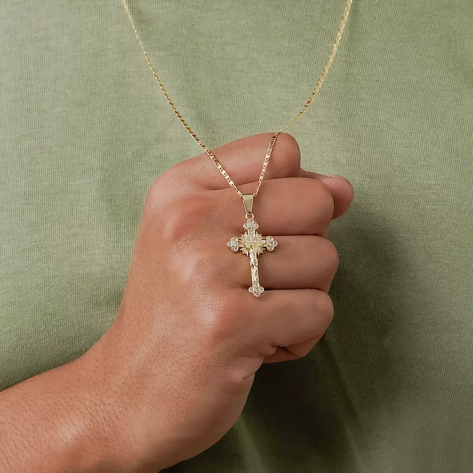 Dije  Cristo Crucificado 2