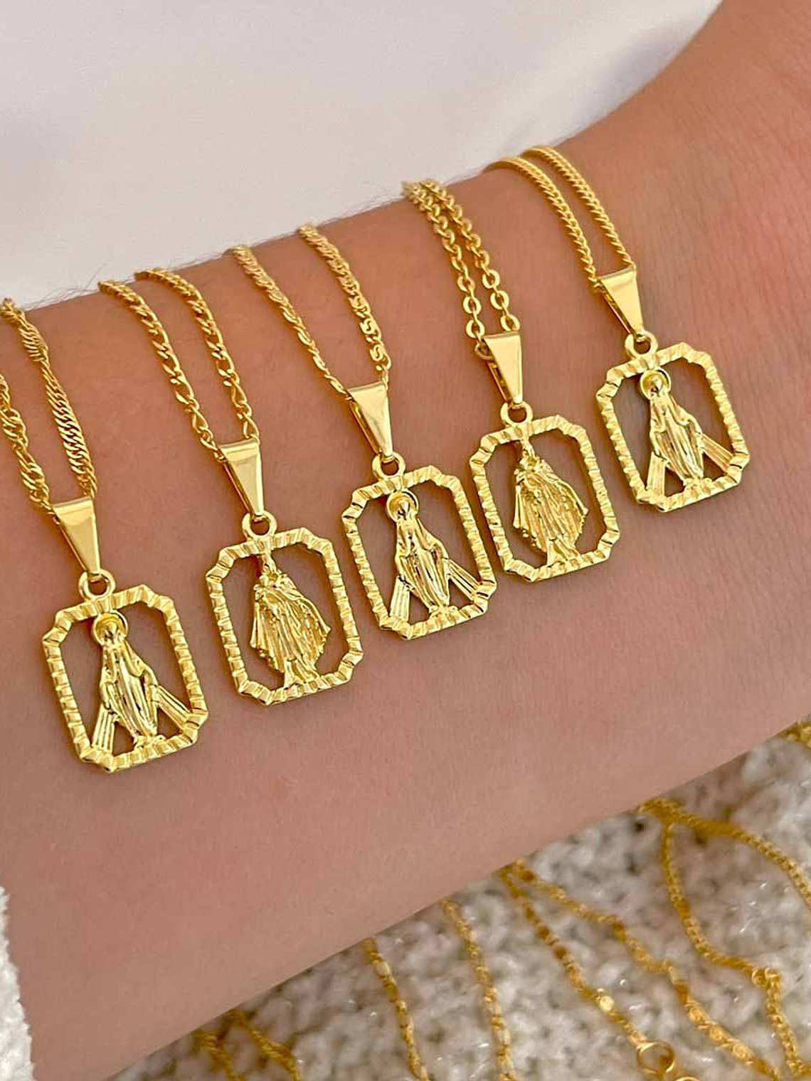 Dije Milagrosa Silueta 2