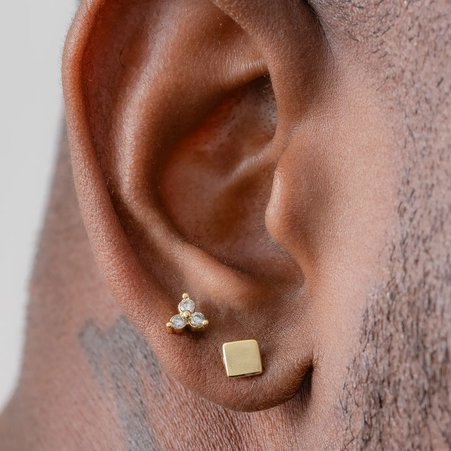Arete Topo Cuadrado 5 mm |Joya fina | Unisex 4