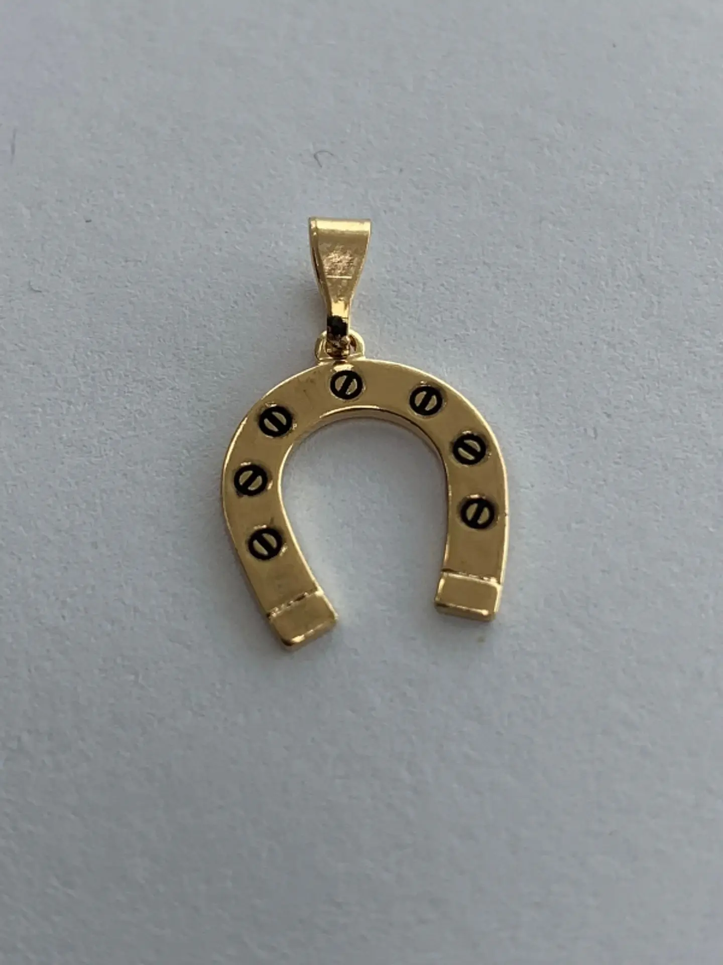 Dije Herradura Tornillo  1