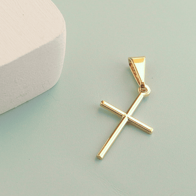 Dije Cruz Tubular Delgada