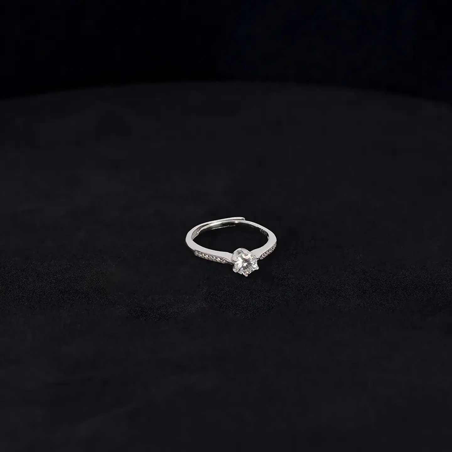 Anillo Promesa Solitario Moisanita Pave Ajustable 1