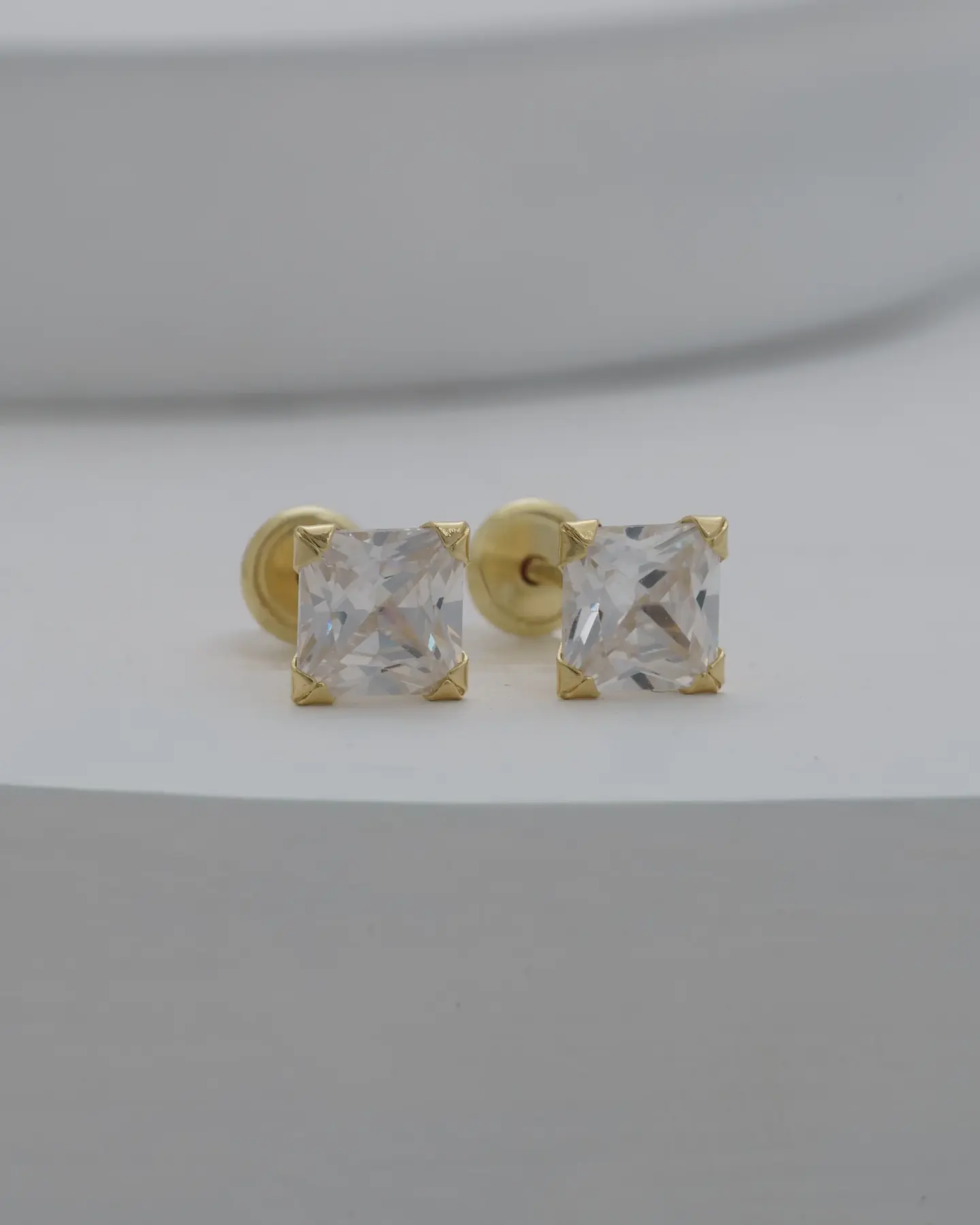 Arete Topo Royal SB 6 mm |Joyería fina | Aretes minimalista 1