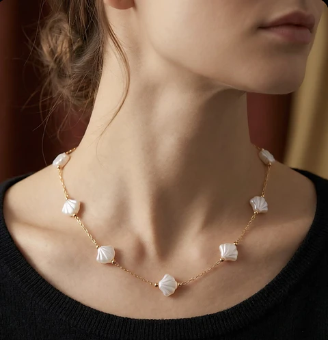 Colar Delicado Dourado Ocean Shell