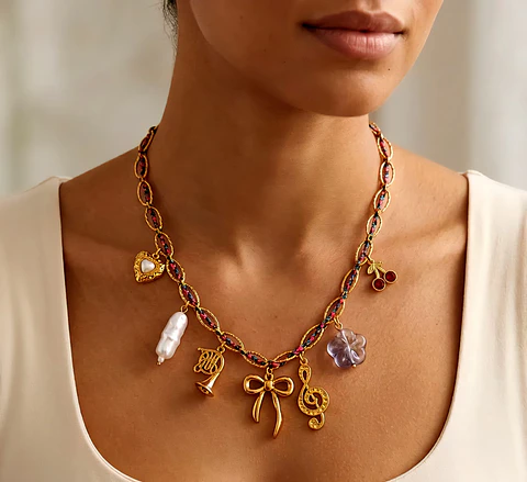 Colar em Aço Dourado Multi-Charms "Alegria"