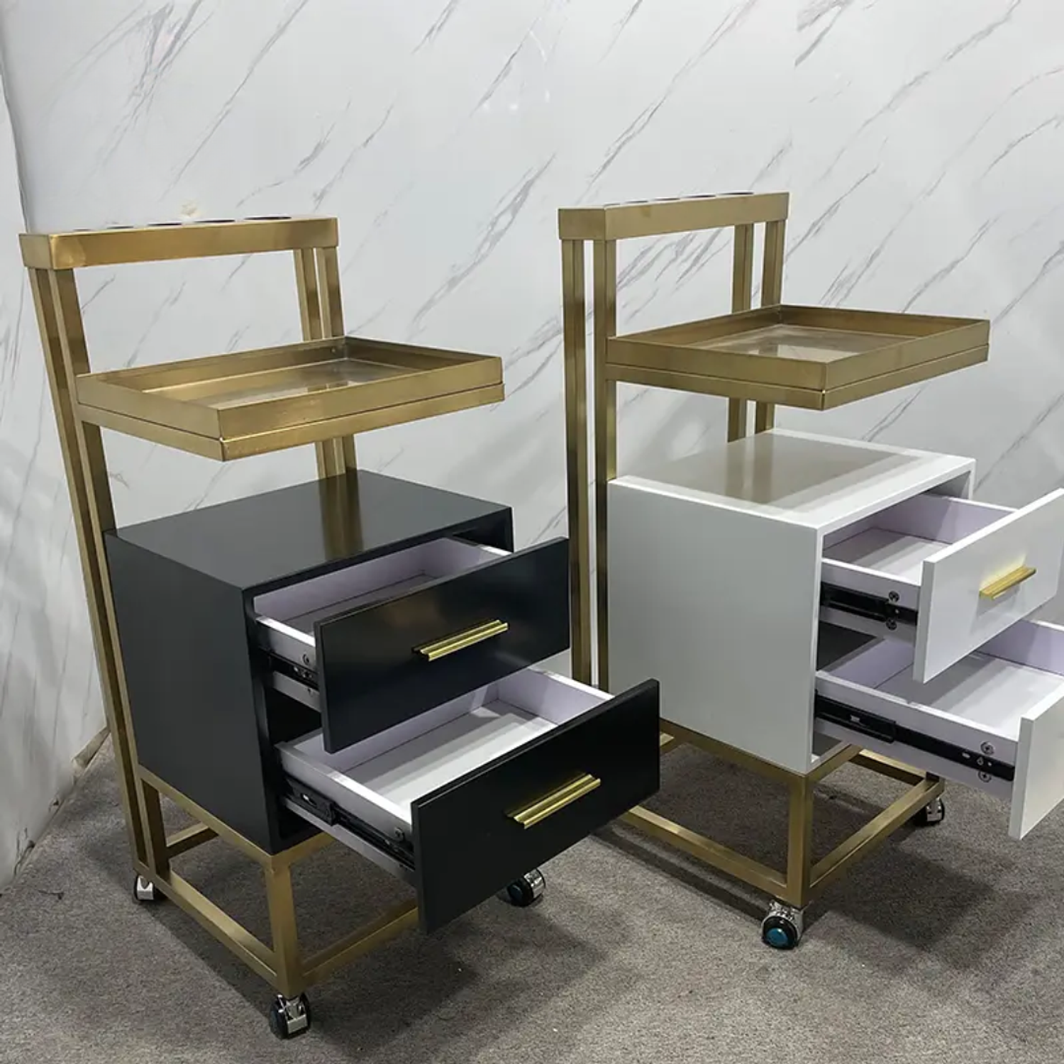 Ayudante de Peluquería Gold and Black 3