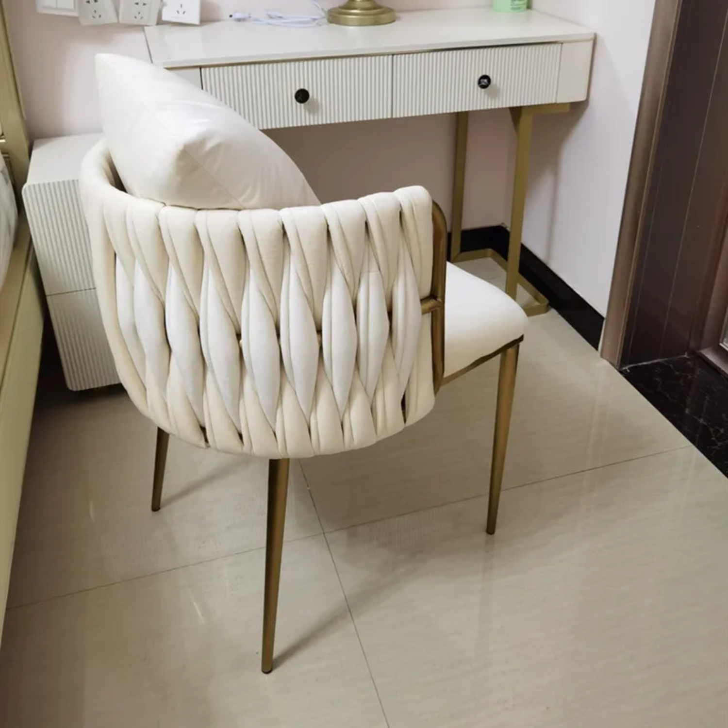 Silla Velvet Patas Doradas  19