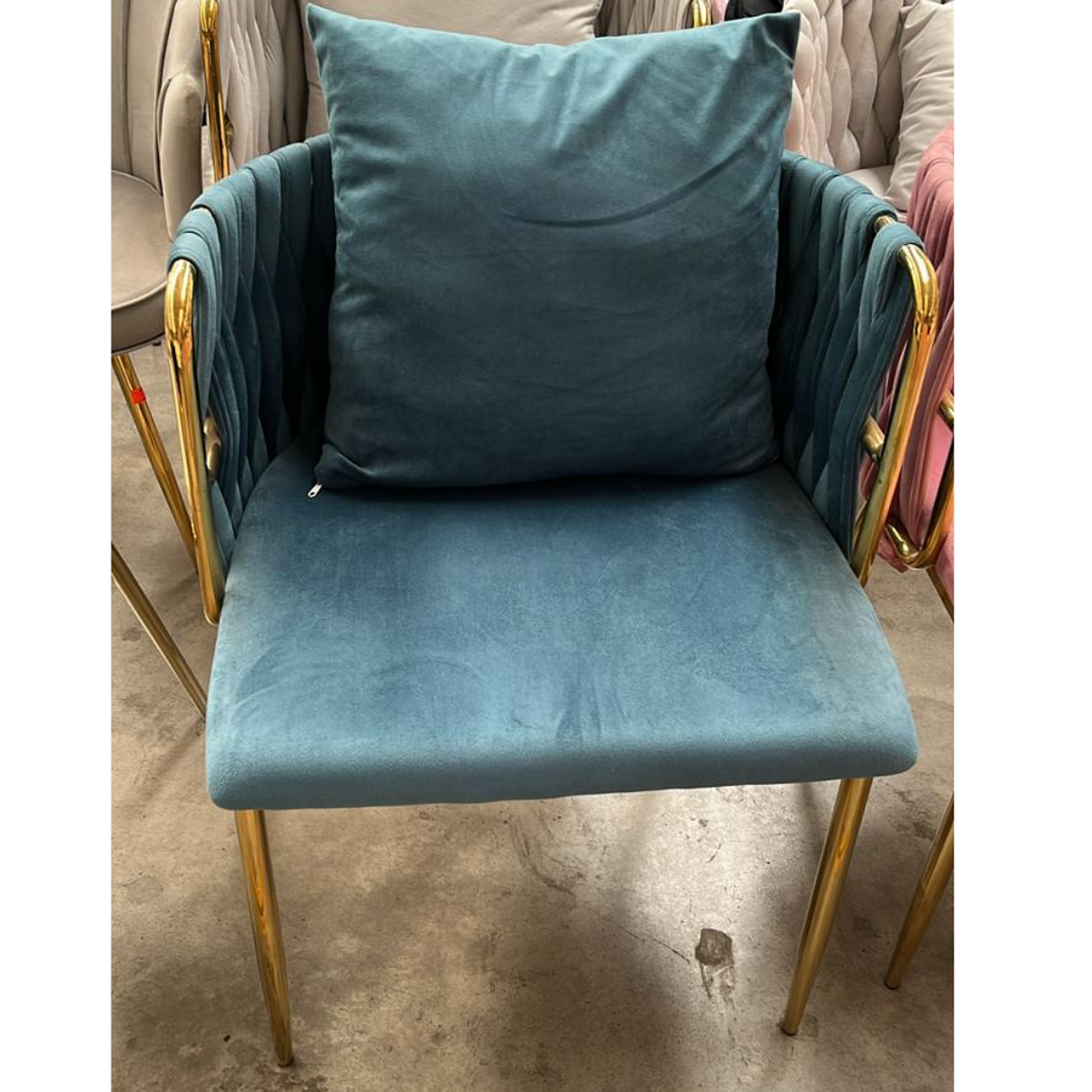 Silla Velvet Patas Doradas  14