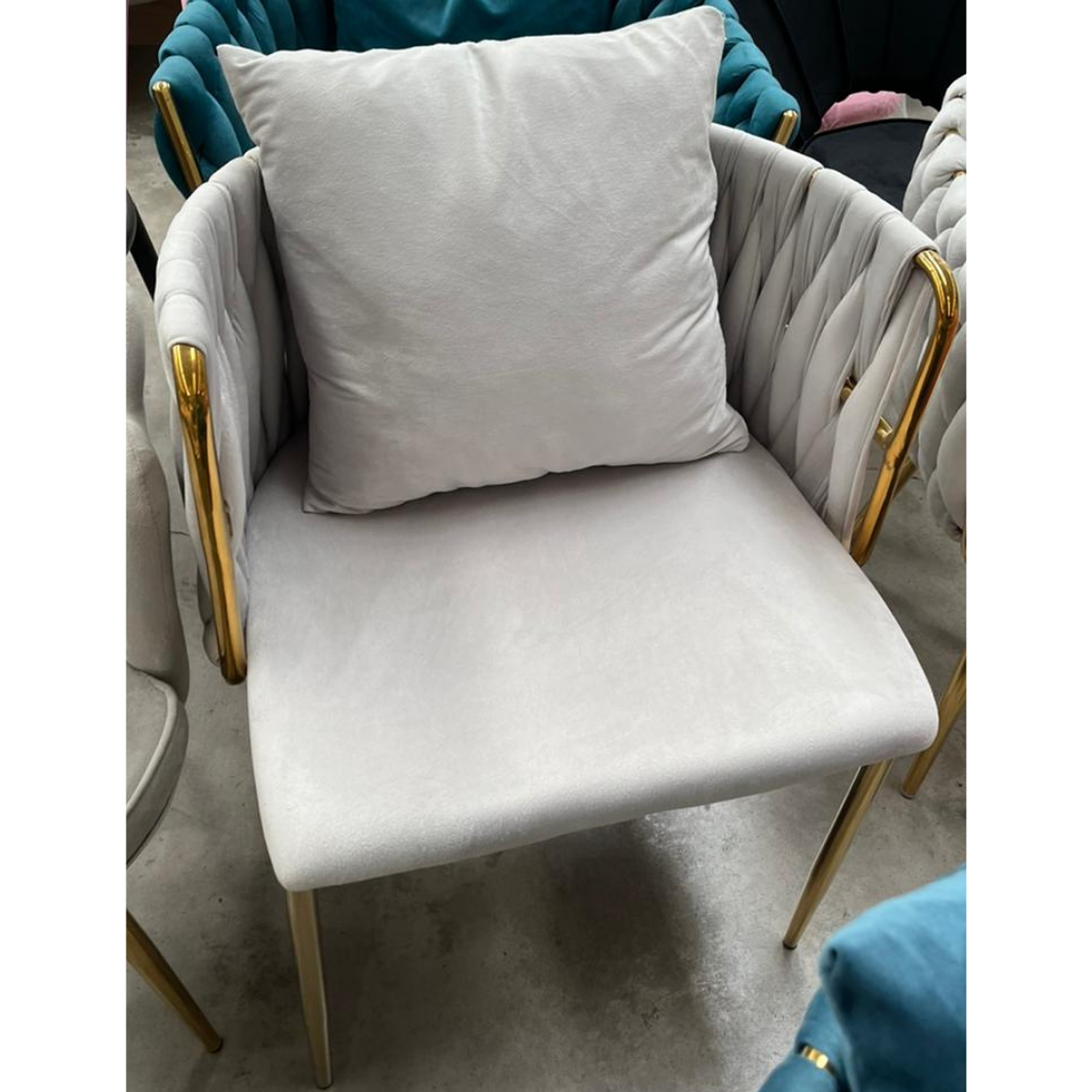 Silla Velvet Patas Doradas  9