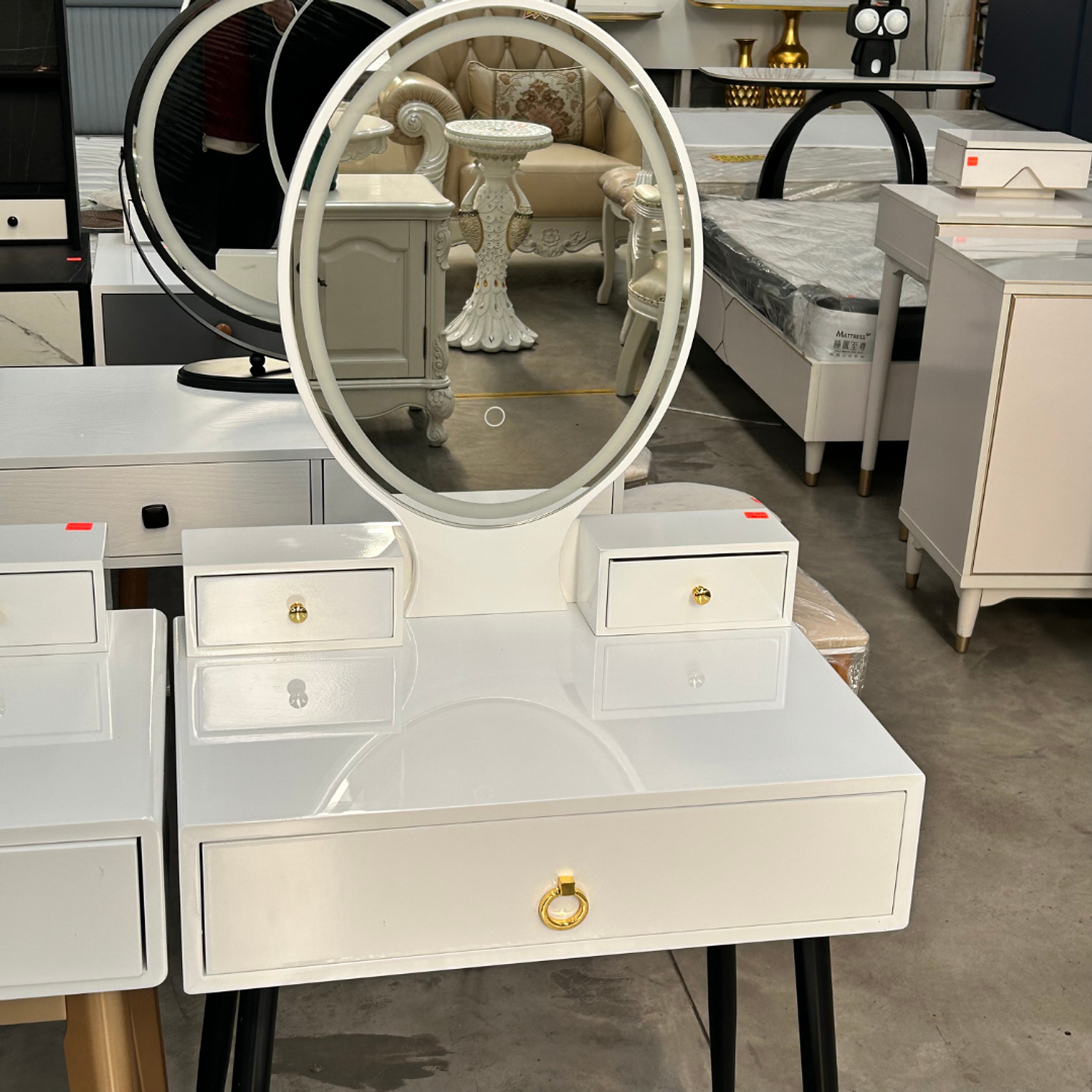 Tocador con Espejo Led Ovalado Base Metálica Cajón y Asiento 9