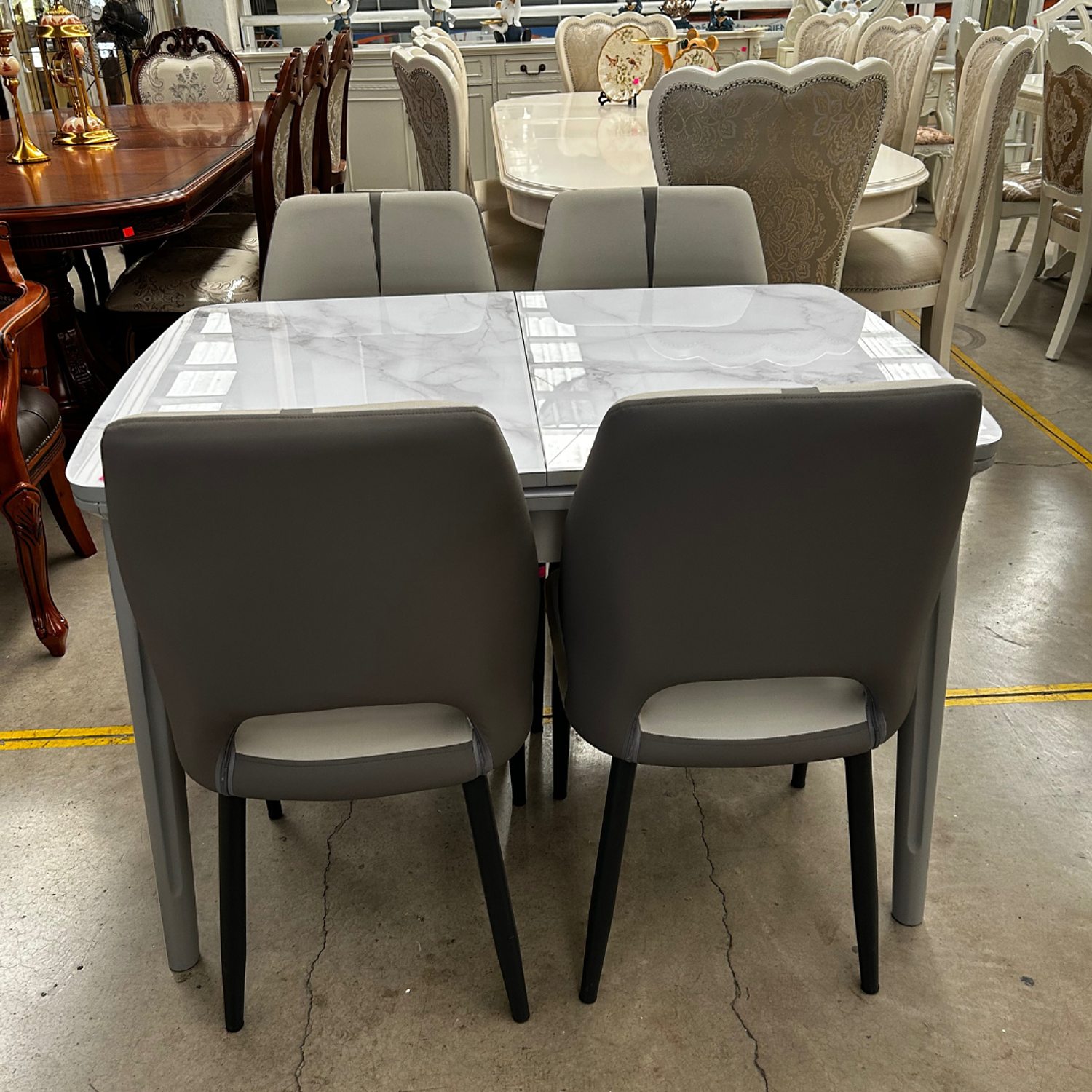 Comedor 4 Sillas Cubierta de Vidrio y Madera Extensible Anti Bacterial 3