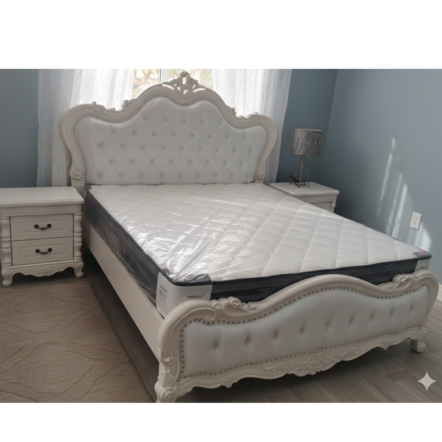 Cama King Blanca Real de Lujo  Estilo Barroco de Madera Roble Americano Tallada y Doble Tapizado en Cuero Capitoné 2