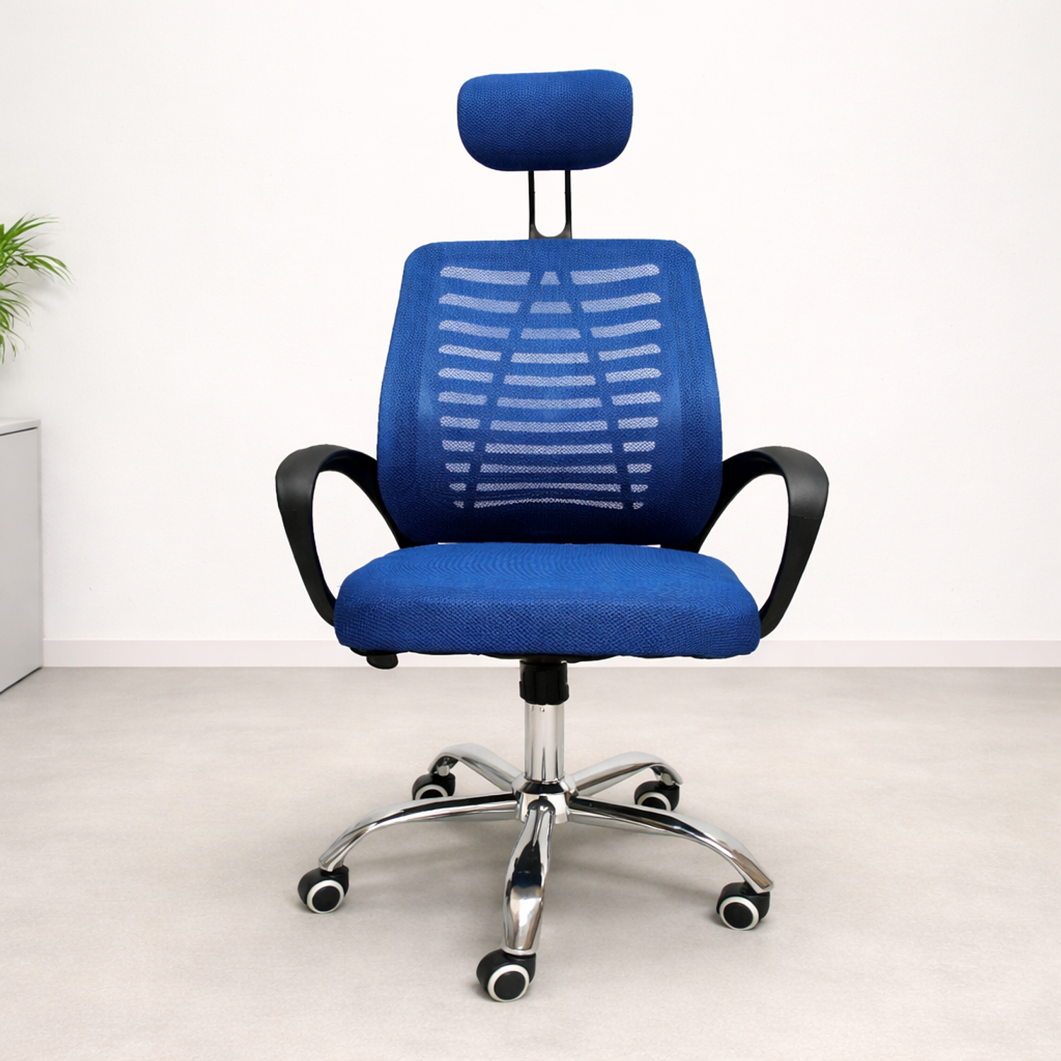 illa Ergonómica de Oficina con Cabecera Ajustable Negra y Azul – Respaldo Transpirable y Base Cromada 4