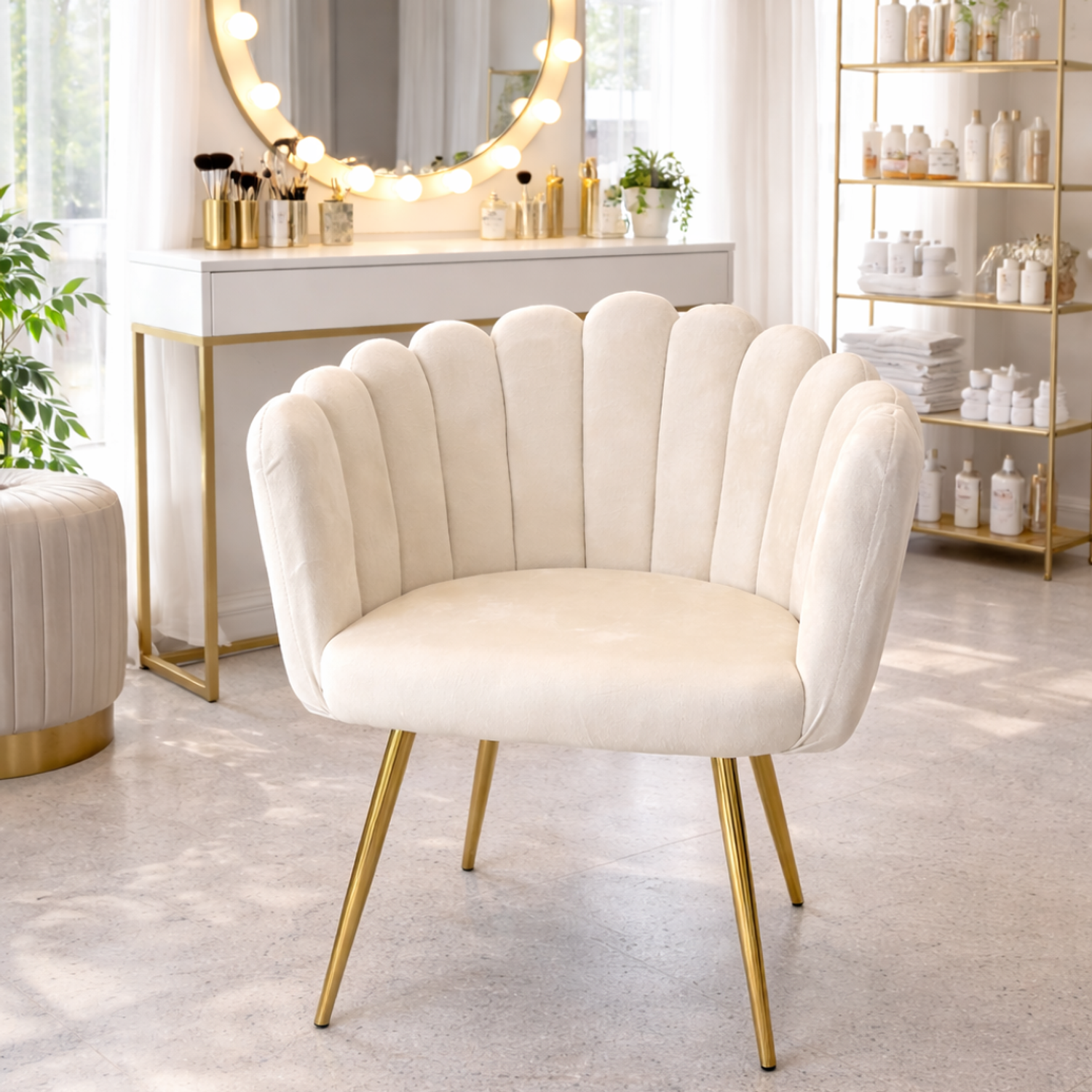 Silla Concha de Terciopelo con Patas Doradas para Salón de Belleza y Tocador 1