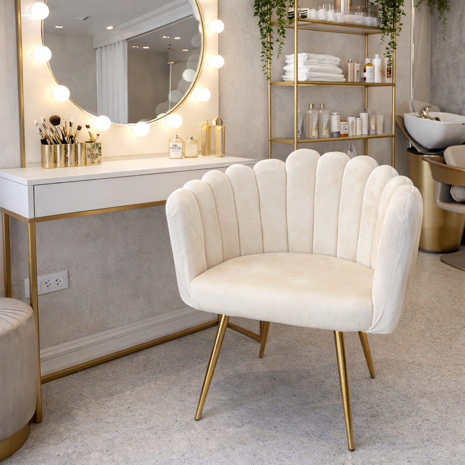 Silla Concha de Terciopelo con Patas Doradas para Salón de Belleza y Tocador 2