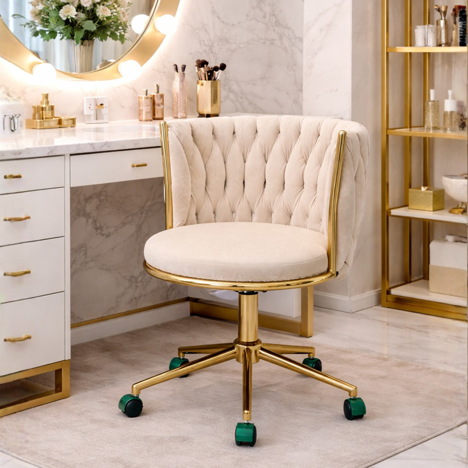 Silla Moderna de Terciopelo Acolchado Beige con Base Dorada y Ruedas para Peluquería y Oficina Velvet Royal  1