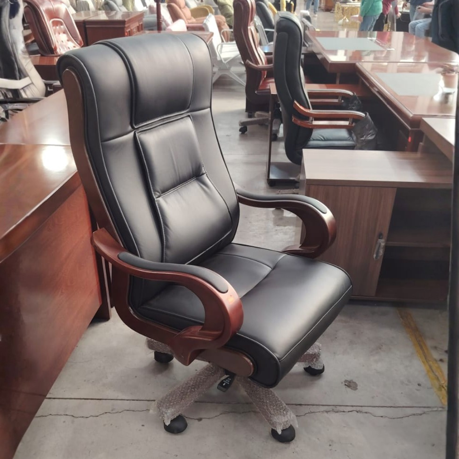 Silla de Escritorio Gerencial Ergonómica Ejecutiva en Ecocuero con Base de Madera para Oficina 5