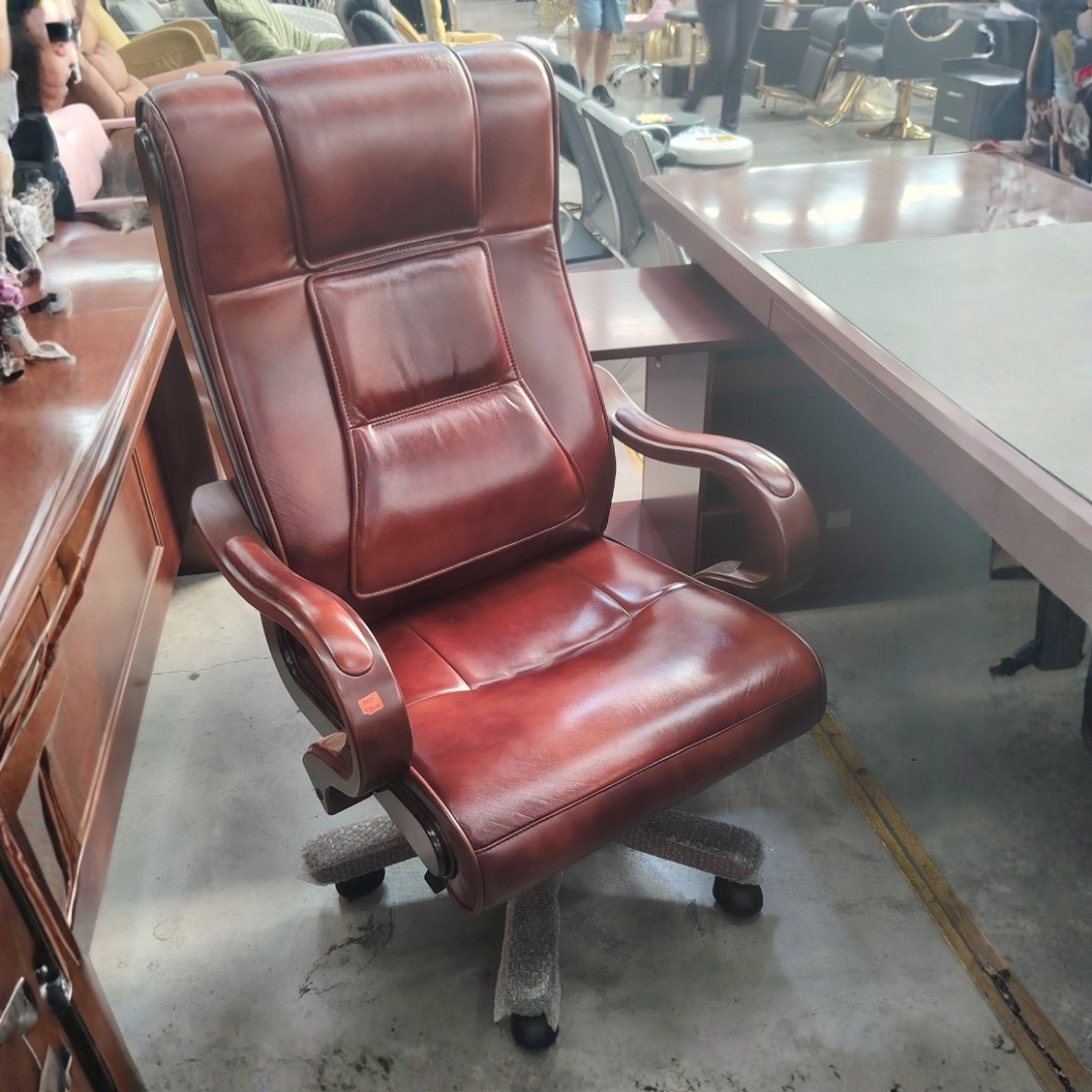 Silla de Escritorio Gerencial Ergonómica Ejecutiva en Ecocuero con Base de Madera para Oficina 2