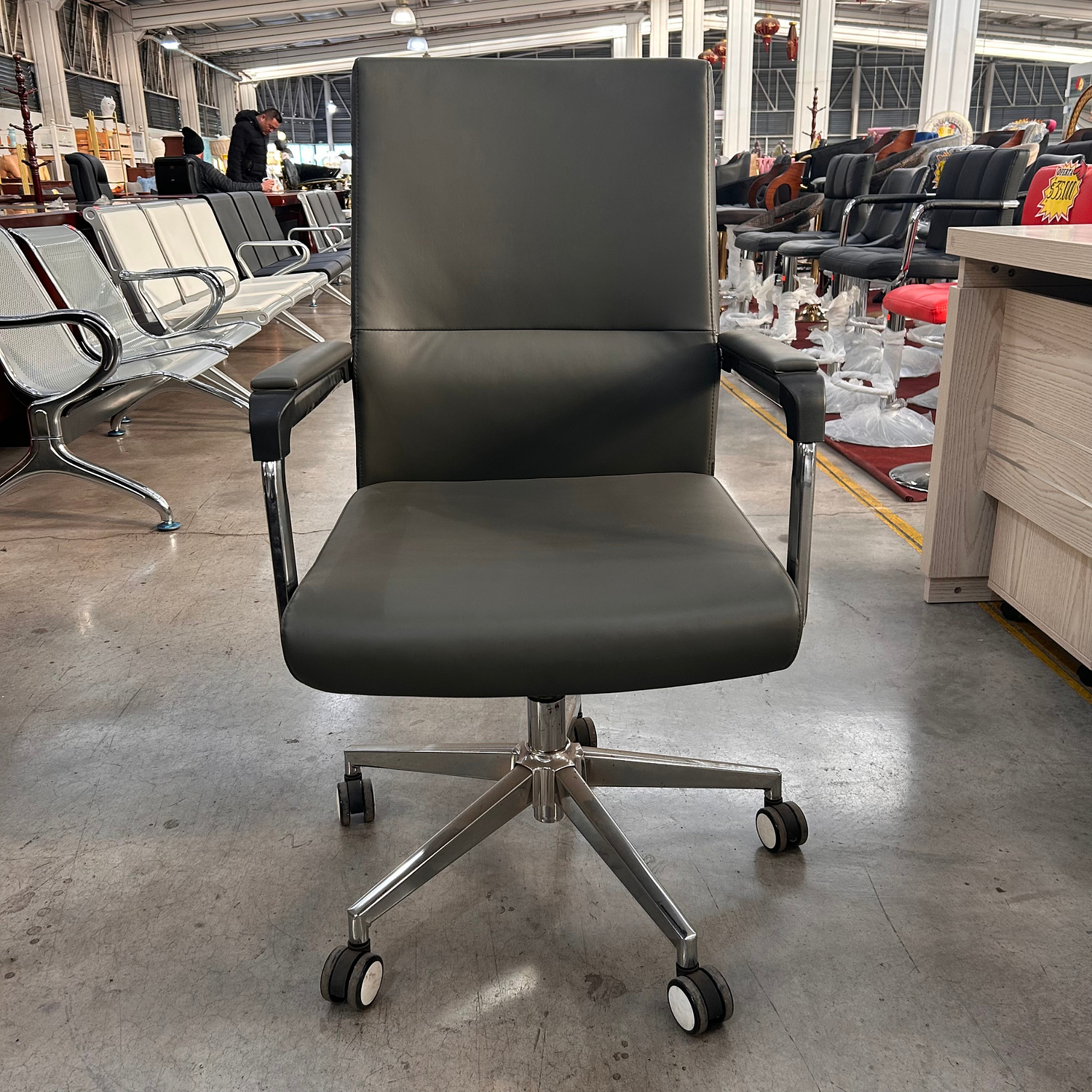 Silla de Escritorio Ejecutiva en Eco Cuero Negro Ergonómica para Oficina - Sillón Gerencial  4